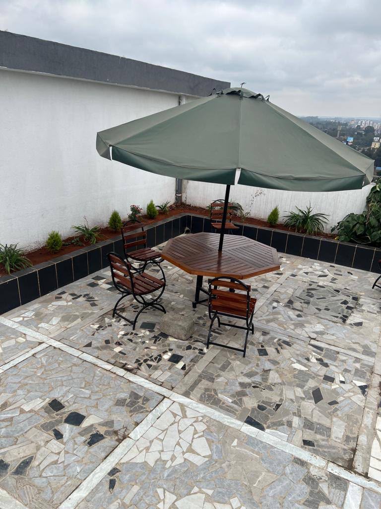 4 bedroom Airbnb in lavingtone