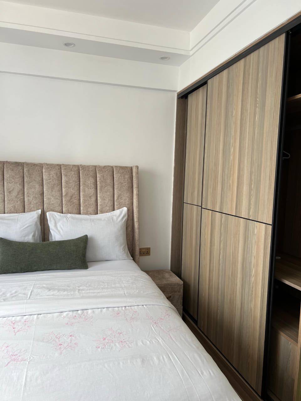 1 bedroom airbnb in lavington