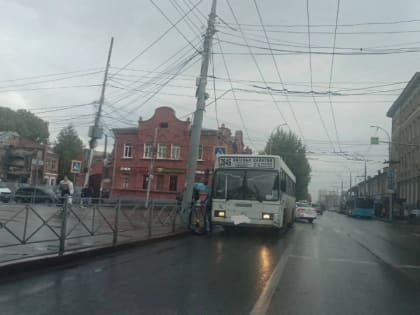 "Не проскочил!" В центре Саратова автобус сбил молодого пешехода