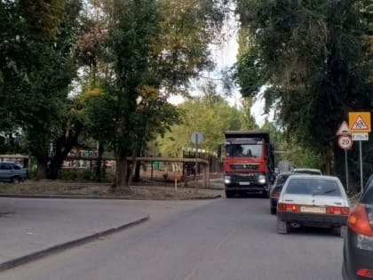 Опасные грузовики: угрозы безопасности детей в Ленинском районе Саратова