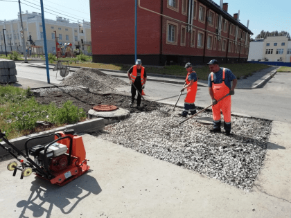 Продолжается текущий ремонт улично-дорожной сети