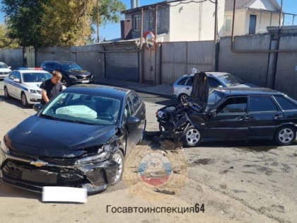 ДТП в Волжском районе Саратова: пострадал водитель иномарки