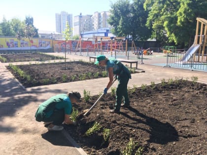 В городском парке культуры и отдыха завершается обновление детской площадки