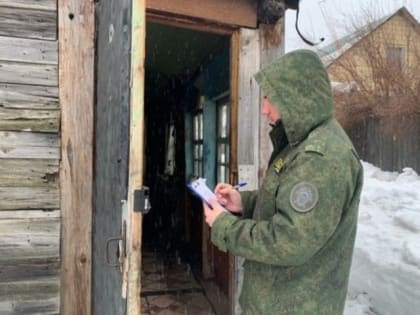 Возле частного дома в Заводском районе нашли еле живую женщину, медики не успели ей помочь