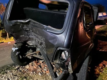 "Шанс" въехал в "Ниву" и "УАЗ". А ворота отлетели на "Гранту"