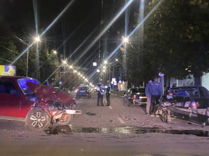 Девушка на "Ниве" въехала в три иномарки на Чернышевского