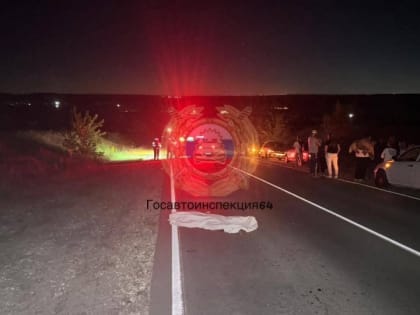 На окраине Саратова автомобиль насмерть сбил молодого мужчину. Водителя ищут