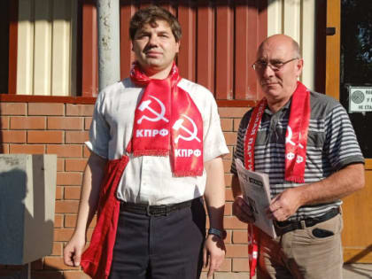 Коммунисты Фрунзенского райкома КПРФ Саратова продолжили агитработу с трудовыми коллективами ​ у саратовских предприятий