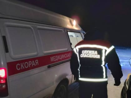 Спасатели помогли медикам добраться к пациенту с астмой по заметенной дороге