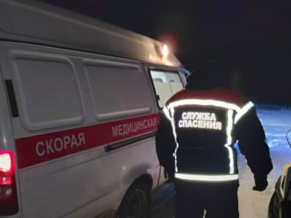 В Энгельсском районе спасатели эвакуировали пациента «скорой» на снегоходе