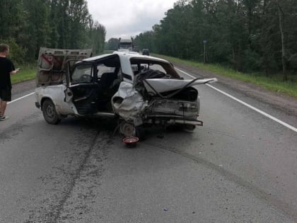 Двое взрослых и ребенок пострадали в столкновении "семерки" и "Ларгуса" на трассе