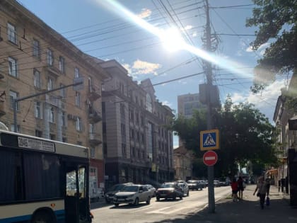 В центре Саратова автобус протаранил "Газель"