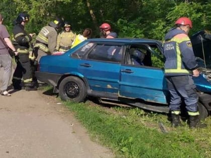 На окраине Саратова столкнулись два "ВАЗа". Есть пострадавшие