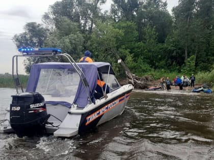 Волны и ветер. С острова под Энгельсом эвакуировали восемь байдарочников