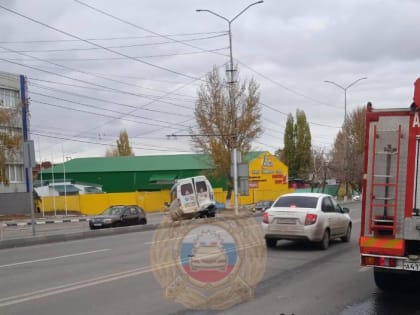 Тройное ДТП в Саратове: пострадал водитель газели