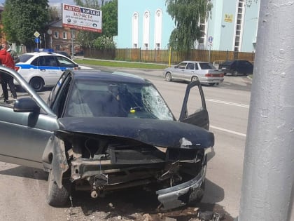 На Соколовой "12-я" сбила женщину и въехала в столб