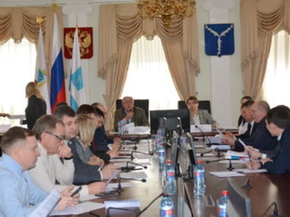 Депутаты совместно с администрацией муниципального образования «Город Саратов» продолжат работу по увеличению должностных окладов работников муниципальных учреждений