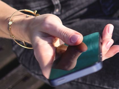 19-летняя жительница Энгельса заплатила за "выигранный" смартфон