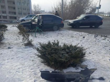 Лада и Nissan не поделили перекрёсток на Новоастраханском шоссе