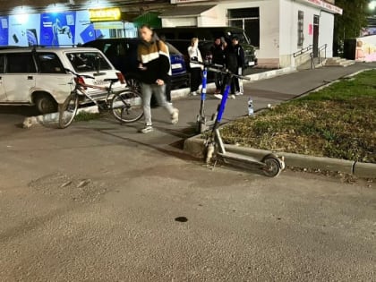 Подросток на электросамокате врезался в "Мерседес" и оказался в больнице