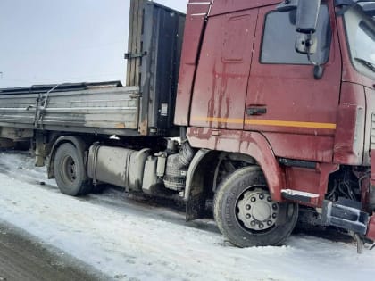 В массовой аварии под Саратовом пострадали два человека