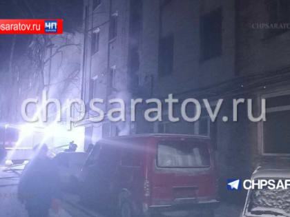 Пожарные ликвидируют возгорание в подвале многоквартирного дома