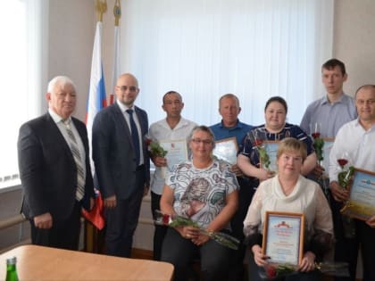 Сотрудникам районной ветстанции вручили награды за профессионализм