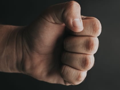 Волгоградский предприниматель напал на сотрудника Ространснадзора под Балаковом