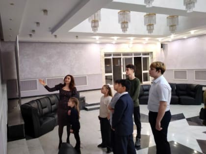 Юлия Литневская организовала для детей участников СВО экскурсию в рамках акции «Новогодняя сказка»