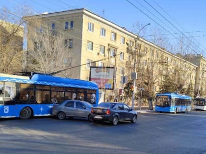 ДТП на Московской остановило движение троллейбусов