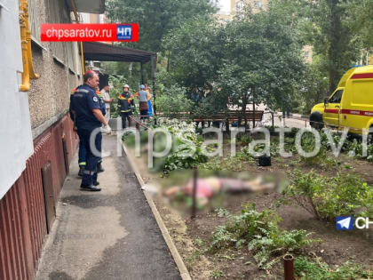 На Посадского две женщины зашли в чужую квартиру и выпали с седьмого этажа