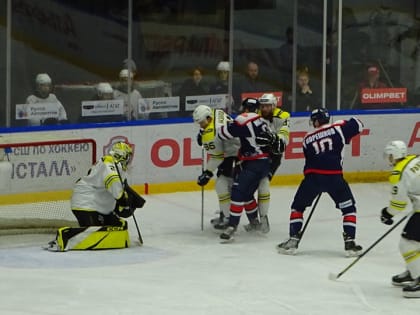 Хоккейный матч в Саратове: Кристалл одерживает победу над Дизелем