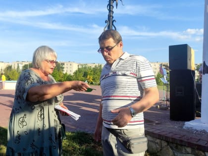 Проходит концертно-танцевальная программа ВИА "Вдохновение"