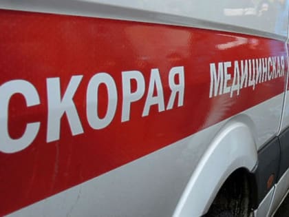 Возле детской поликлиники столкнулись две иномарки. Есть пострадавшие