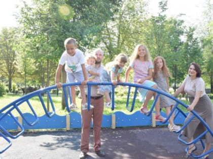 Год семьи: в Саратовской области семьи с детьми получают 13 видов различных денежных выплат