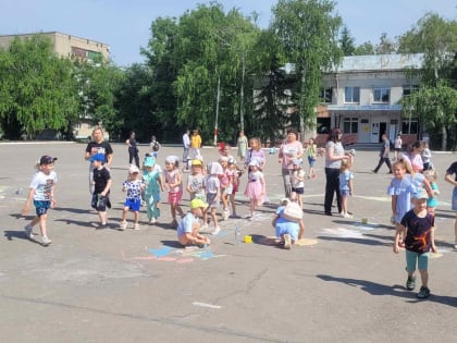Конкурсно-игровая программа "Мир детства"