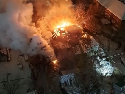В Саратове у горпарка произошел крупный пожар