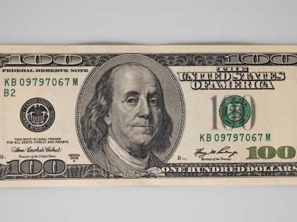 В Саратовской области нашли поддельные 100 долларов США