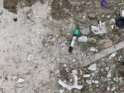 В Энгельсе нашли подозрительные пробирки с кровью