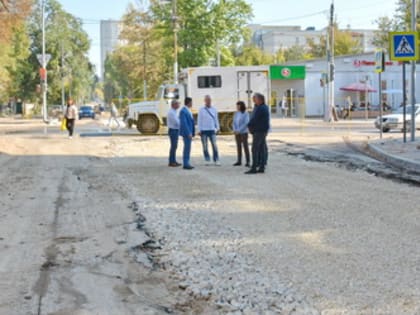 Депутаты приняли участие в выездном совещании на территории Октябрьского района