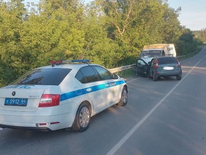 На окраине Саратова водитель почувствовал себя плохо и протаранил 