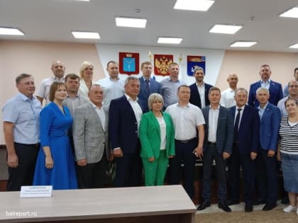 «Вы — классные депутаты»: в Балакове городской Совет завершил работу