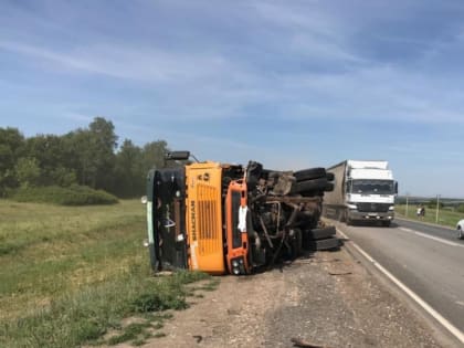 Водитель «Рено Сандеро» погиб после столкновения с грузовиком