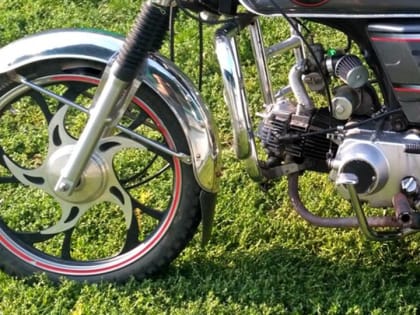 На сельской улице подросток на мопеде сбил девушку