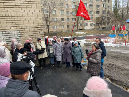 Встреча с жителями: ремонт внутридворовых территорий в Саратове