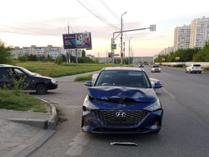 В Солнечном-2 водитель "Соляриса" пострадала в ДТП с "Приорой"