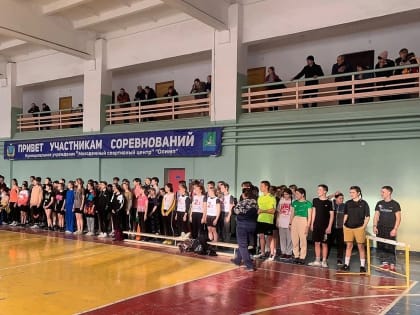 Команды ЦВР и школы №6 победили в районных соревнованиях по эстафетному бегу в Марксе