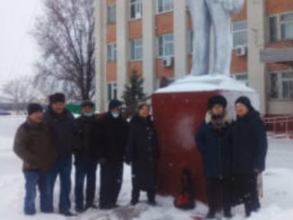 Коммунисты Александрово-Гайского местного отделения КПРФ почтили память В.И. Ленина