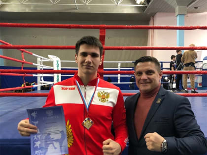 Кикбоксер из Балаково стал чемпионом в соревнованиях с рекордным количеством участников