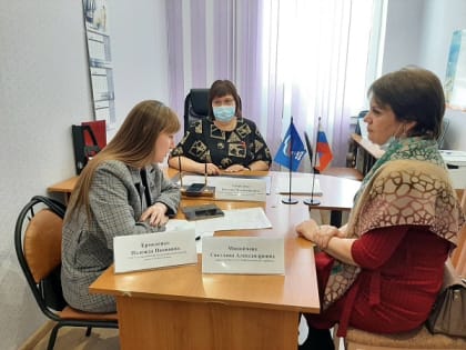 Директор УСПН Балаковского района приняла участие в Едином дне приема граждан по вопросам социальной поддержки отцовства